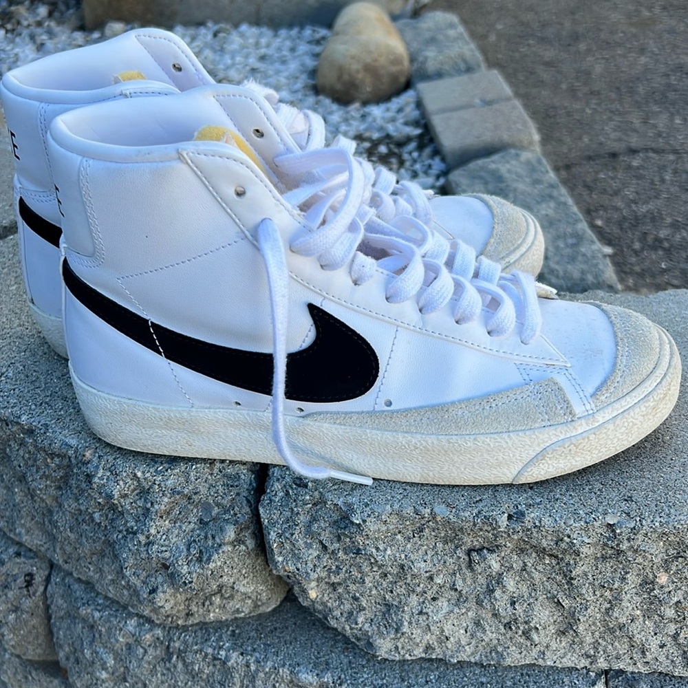 Nike Blazer Mid ‘77 size 7